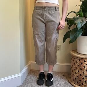 Vintage y2k charter club khaki cargo capri pants with a relaxed fit size 6